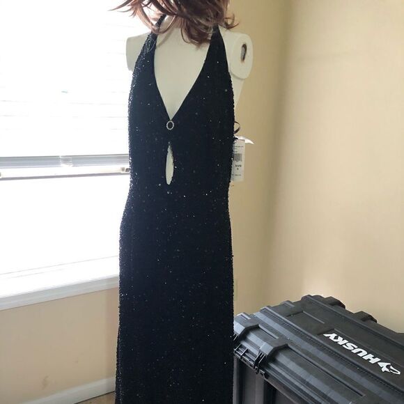 NWT Beaded halter gown. Read description size 6 price reflectsfew beads missing - Picture 6 of 8
